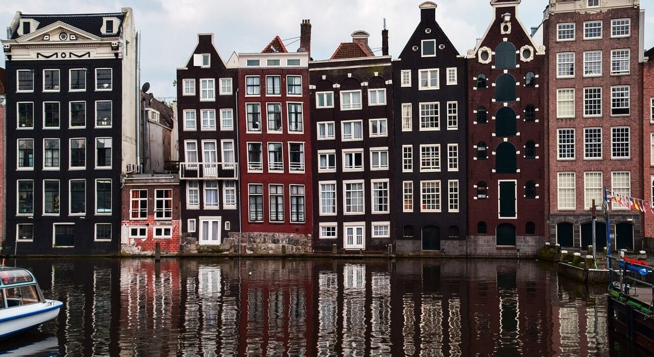 amsterdam-1682963_1280